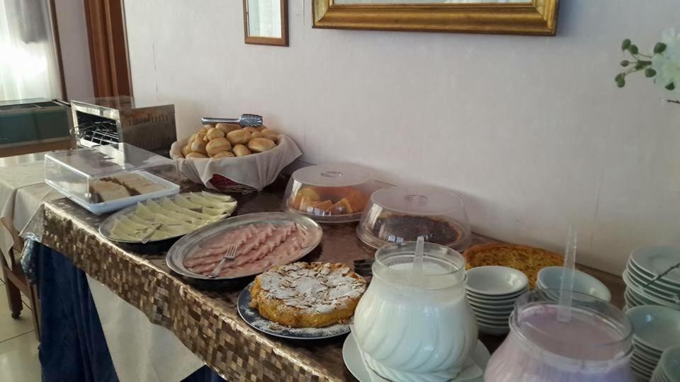 Hotel Joli Alba Adriatica Buitenkant foto