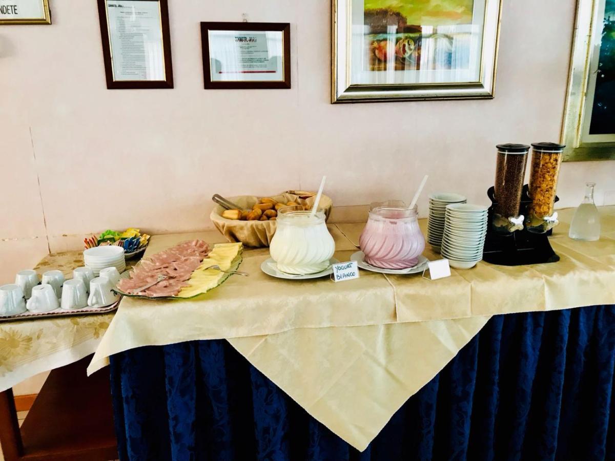 Hotel Joli Alba Adriatica Buitenkant foto
