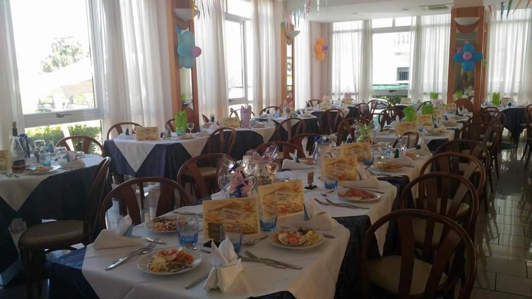 Hotel Joli Alba Adriatica Buitenkant foto