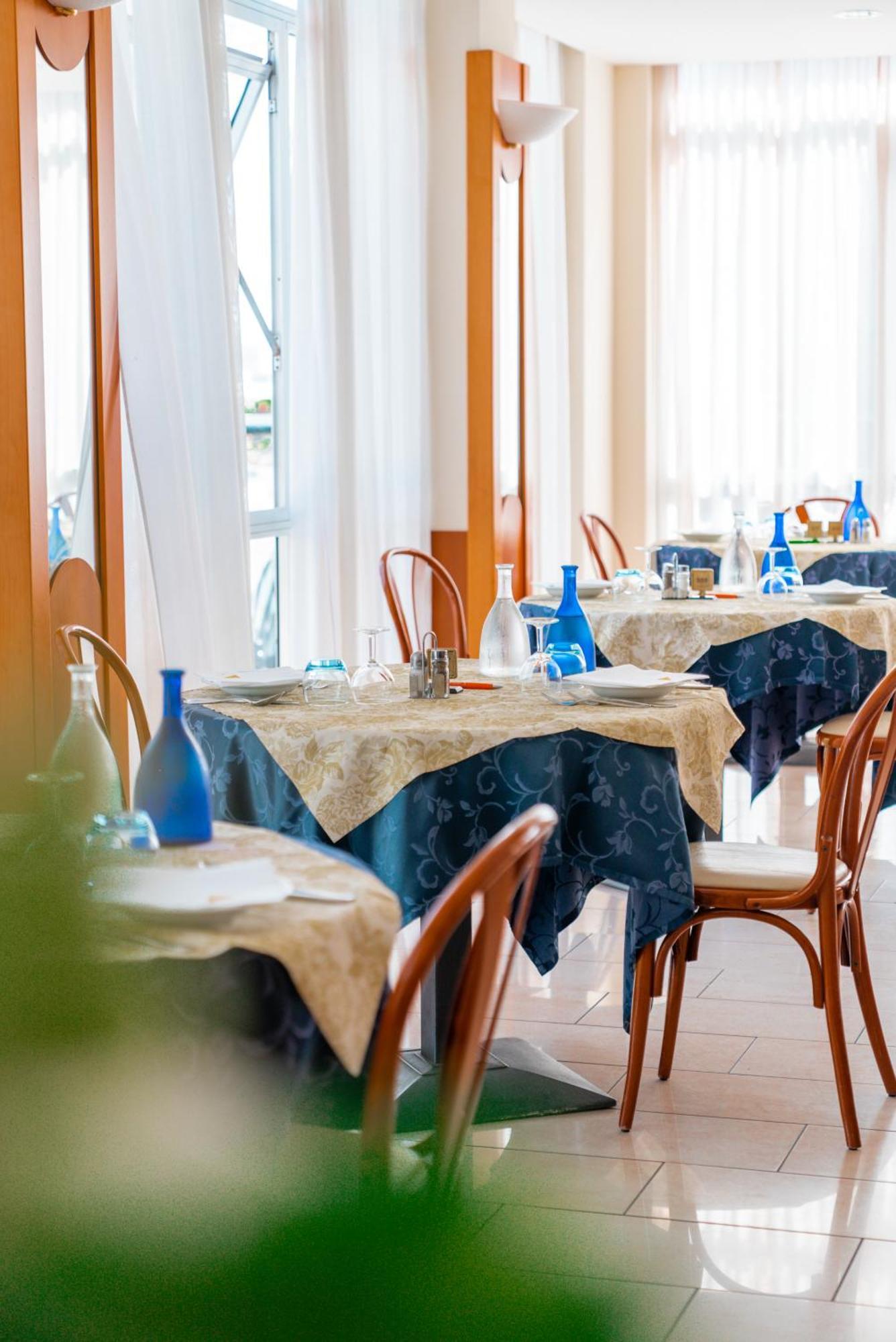 Hotel Joli Alba Adriatica Buitenkant foto