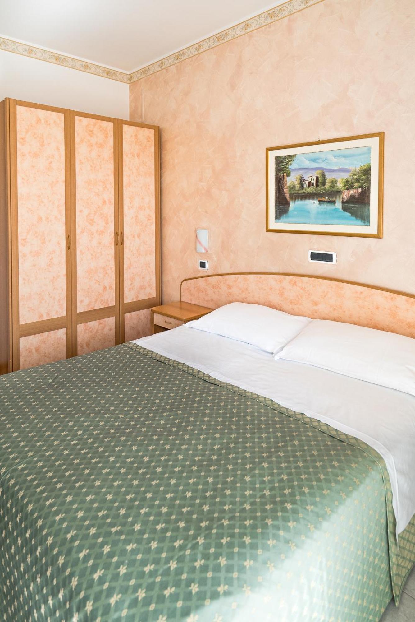 Hotel Joli Alba Adriatica Buitenkant foto